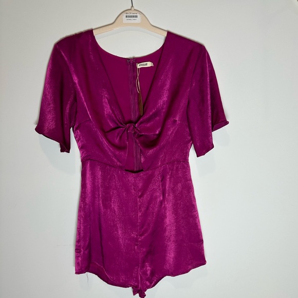 Pink satin sheen silk romper with tie and cutout in front - Picture 2 of 6